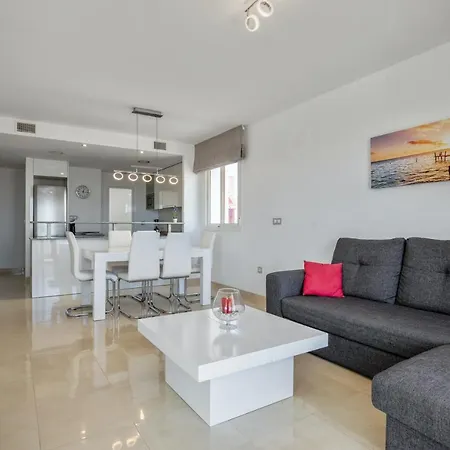 Apartamento Spacious In With Sea View